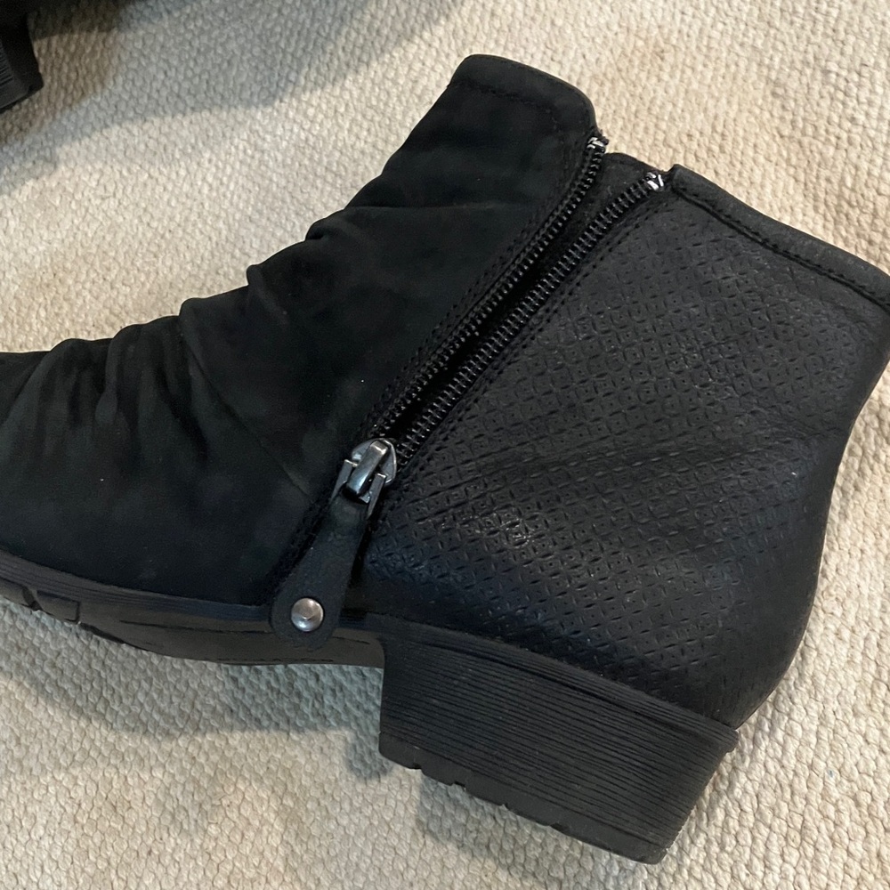Rockport 7 1/2 wm’s Black leather Booties with side zip and leather footbed - Picture 9 of 16
